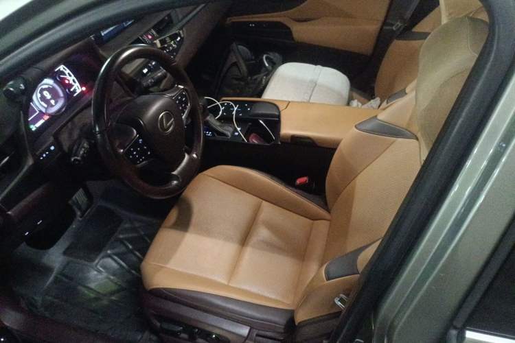 Used Lexus ES 2020 300h Premier Edition Left Front Seat
