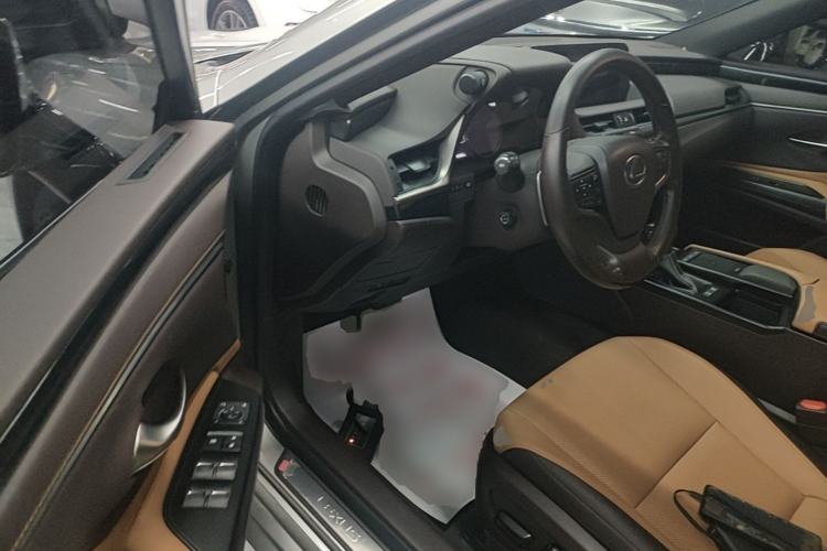 Used Lexus ES 2020 300h Premier Edition Left Front Seat