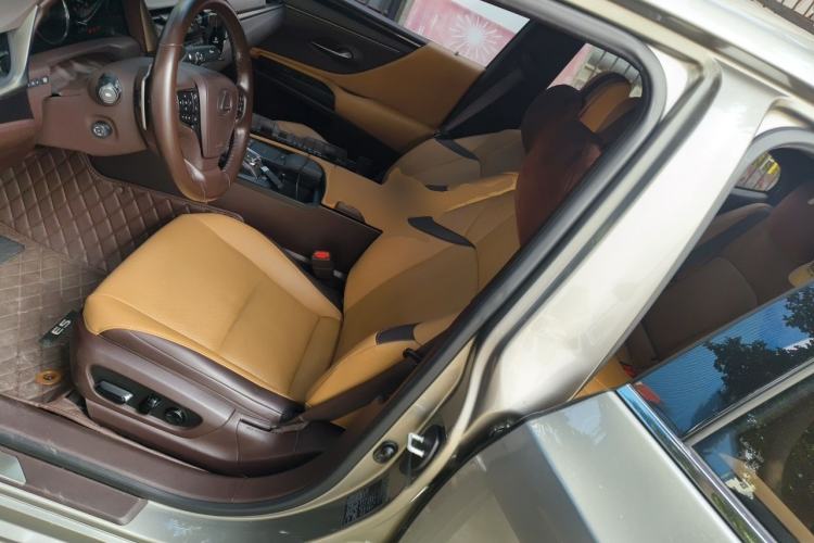 Used Lexus ES 2020 300h Deluxe Edition Left Front Seat