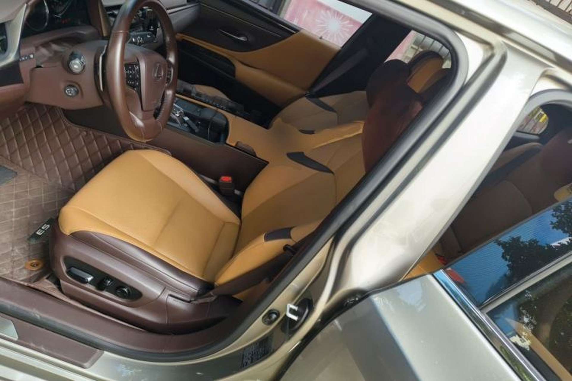 Used Lexus ES 2020 300h Deluxe Edition Left Front Seat