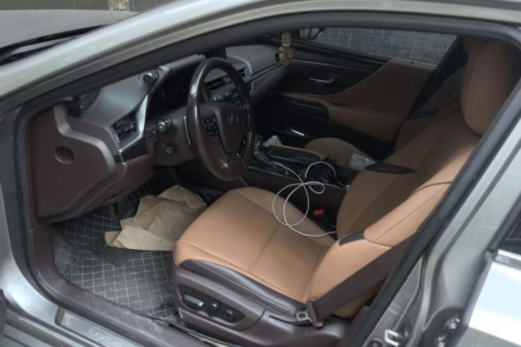 Used Lexus ES 2020 300h Premier Edition Left Front Seat