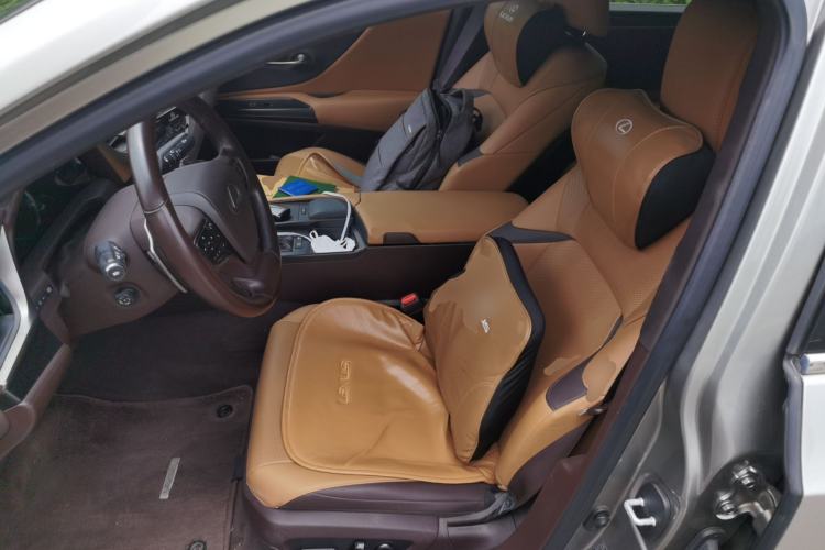 Used Lexus ES 2020 300h Deluxe Edition Left Front Seat