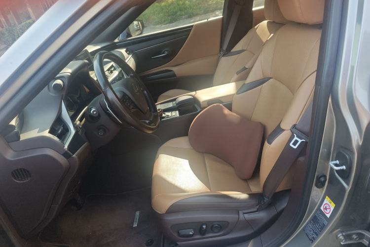 Used Lexus ES 2020 260 Excellence Edition Left Front Seat
