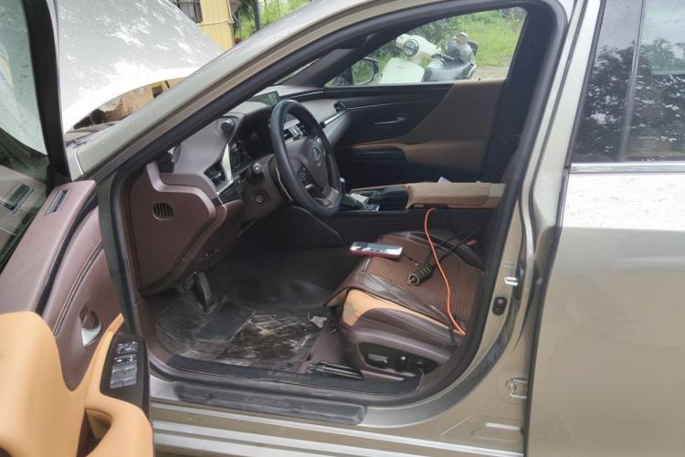 Used Lexus ES 2020 300h Premier Edition Left Front Seat