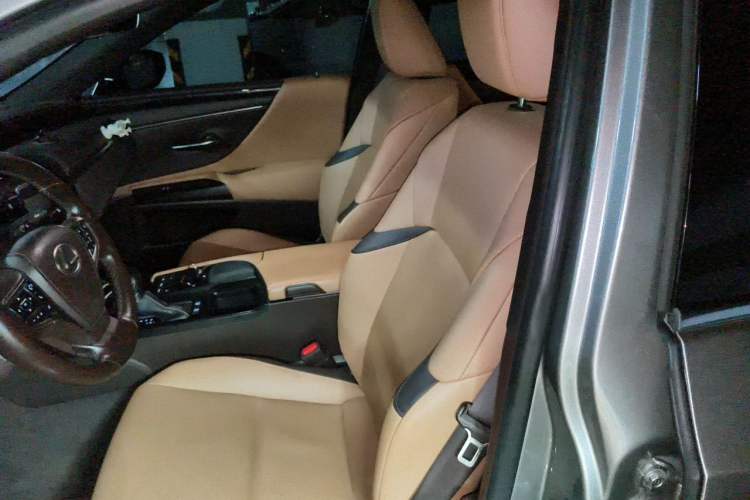 Used Lexus ES 2020 300h Premier Edition Left Front Seat