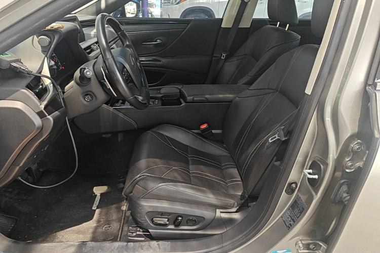 Used Lexus ES 2020 300h Premium Edition Left Front Seat