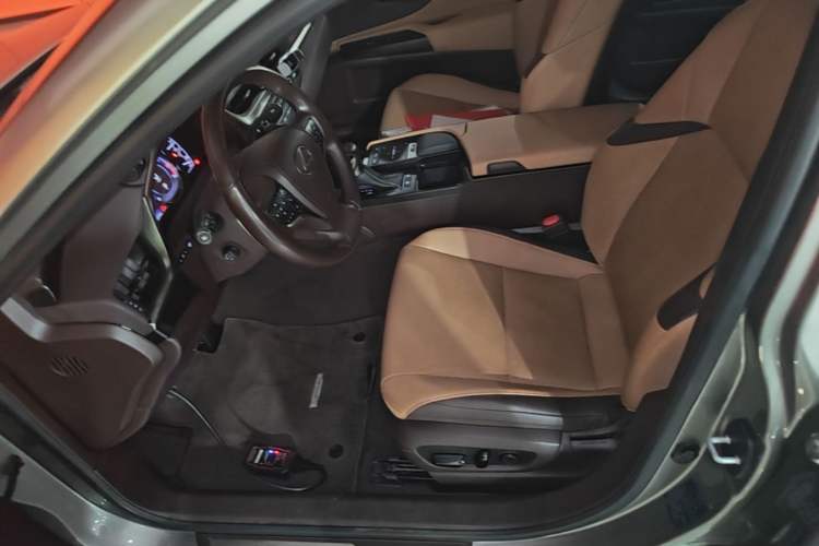 Used Lexus ES 2020 200 Excellence Edition Left Front Seat