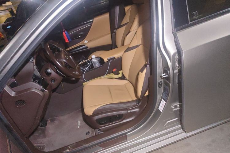 Used Lexus ES 2020 300h Deluxe Edition Left Front Seat