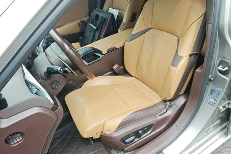 Used Lexus ES 2020 300h Executive Edition Left Front Seat