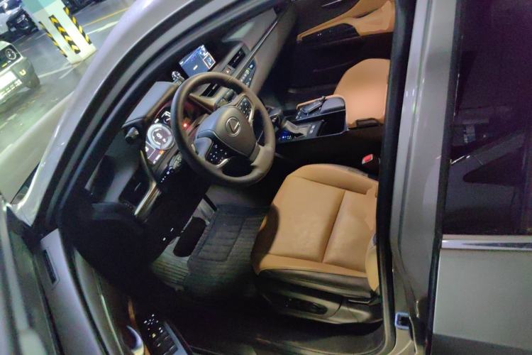 Used Lexus ES 2020 300h Premier Edition Left Front Seat