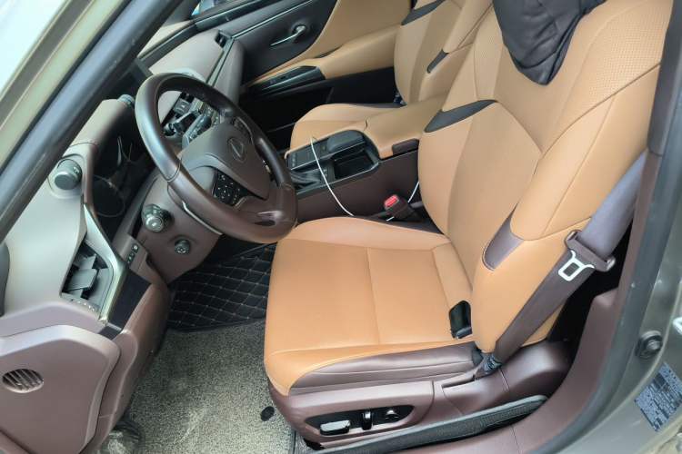 Used Lexus ES 2020 300h Premier Edition Left Front Seat