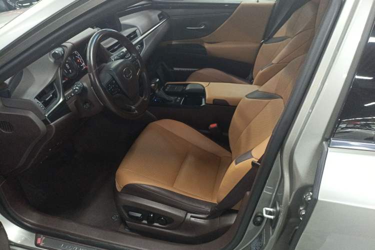 Used Lexus ES 2020 300h Premier Edition Left Front Seat
