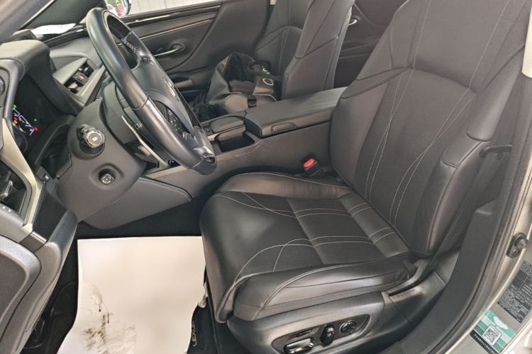 Used Lexus ES 2020 300h Premium Edition Left Front Seat