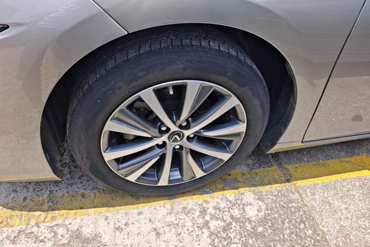 Used Lexus ES 2020 200 Excellence Edition Left Front Wheel Hub