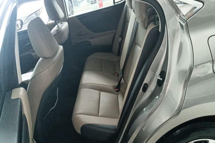 Used Lexus ES 2020 300h Premier Edition Left Rear Seat