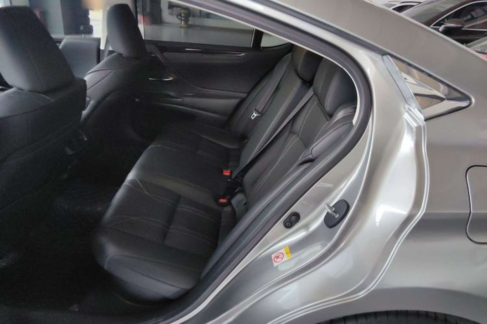 Used Lexus ES 2020 300h Executive Edition Left Rear Seat