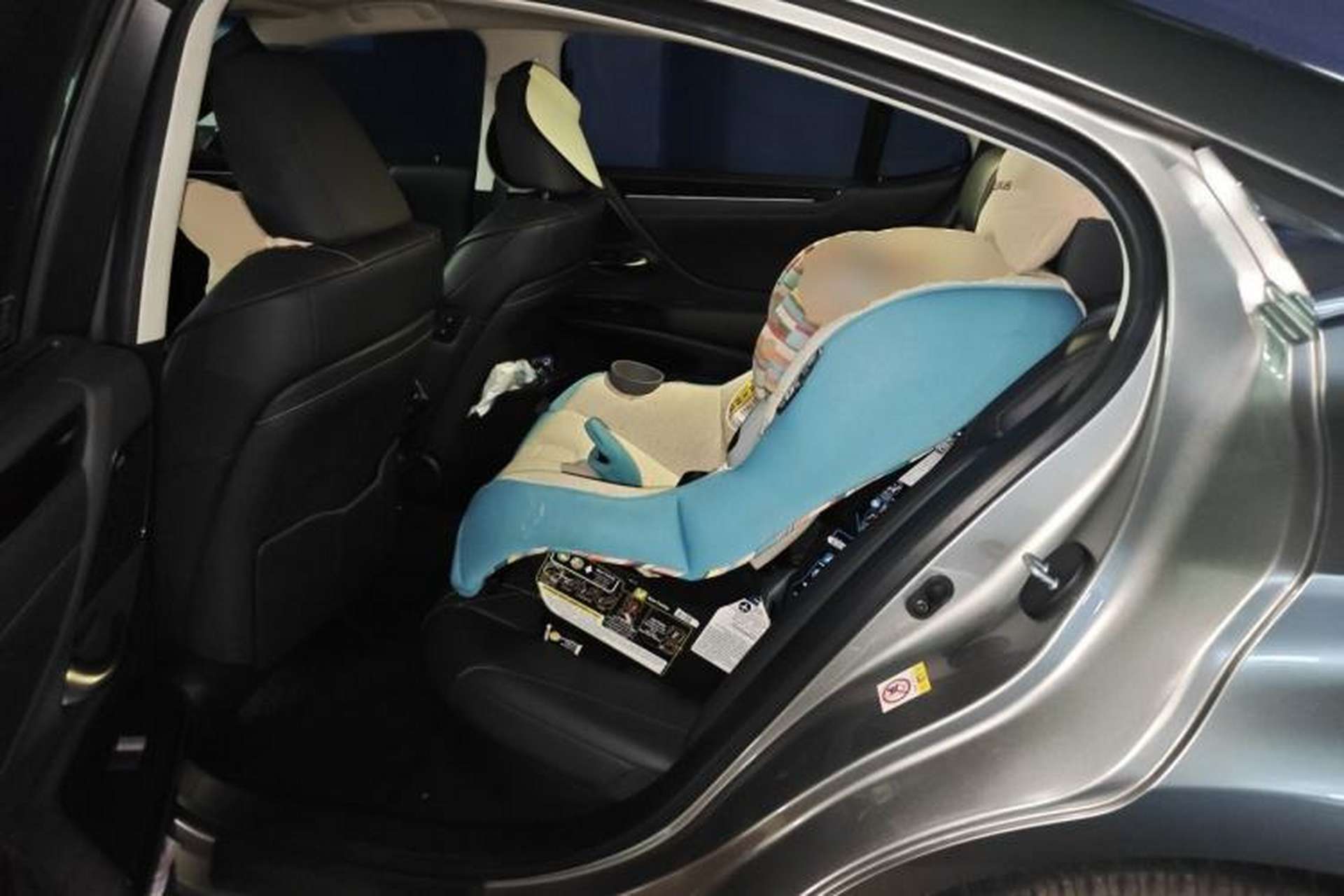 Used Lexus ES 2020 300h Executive Edition Left Rear Seat