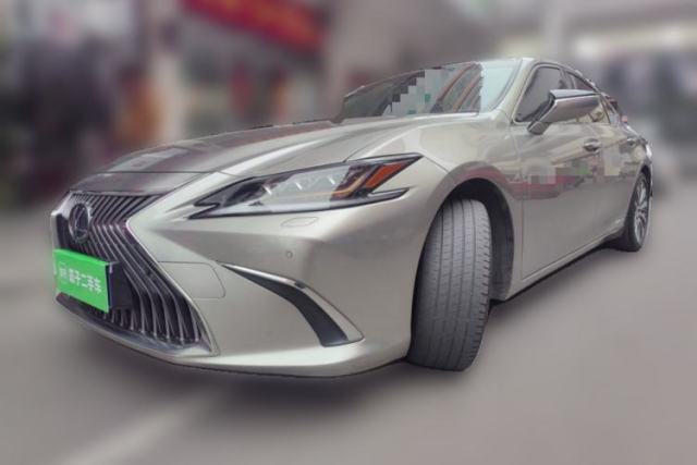 Used Lexus ES 2020 300h Deluxe Edition