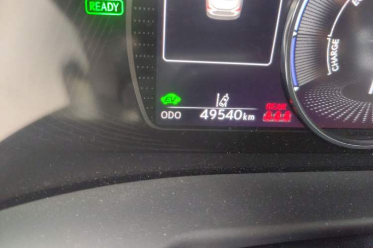 Used Lexus ES 2020 300h Premier Edition Odometer Close Up