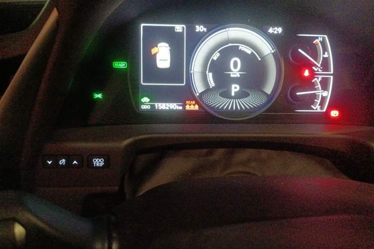 Used Lexus ES 2020 300h Premier Edition Odometer Close Up