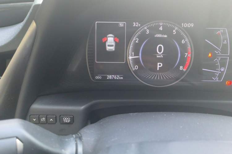 Used Lexus ES 2020 200 Excellence Edition Odometer Close Up