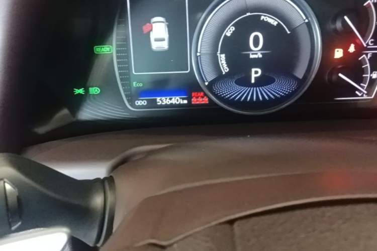 Used Lexus ES 2020 300h Premier Edition Odometer Close Up
