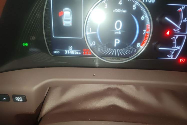 Used Lexus ES 2020 200 Excellence Edition Odometer Close Up