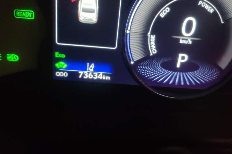 Used Lexus ES 2020 300h Premier Edition Odometer Close Up