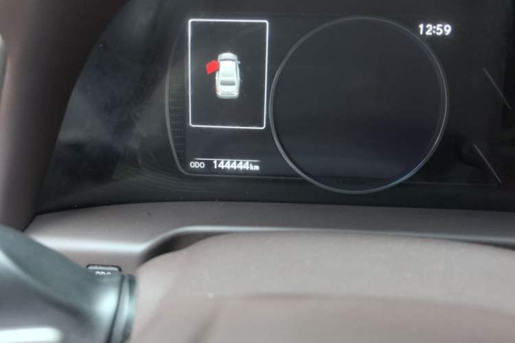 Used Lexus ES 2020 300h Premier Edition Odometer Close Up