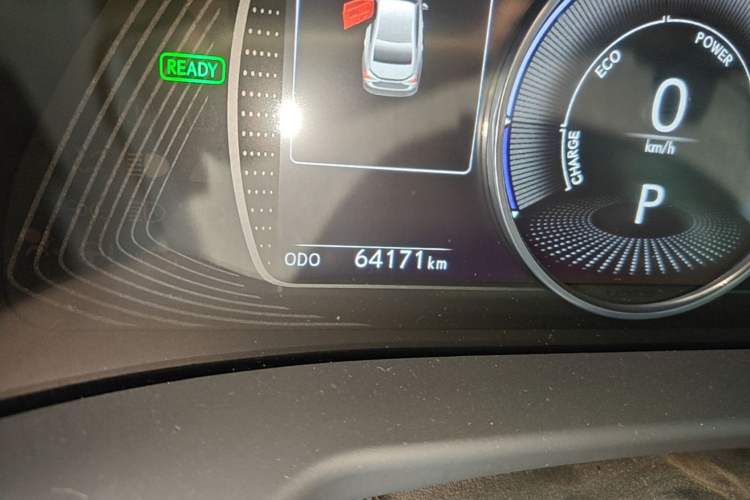 Used Lexus ES 2020 300h Premium Edition Odometer Close Up