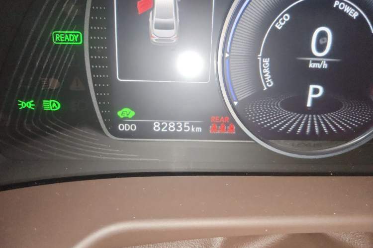 Used Lexus ES 2020 300h Deluxe Edition Odometer Close Up