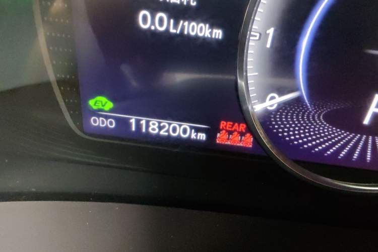 Used Lexus ES  Odometer Close Up