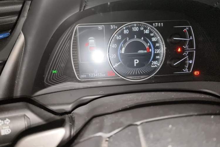 Used Lexus ES 2020 200 Excellence Edition Odometer Close Up