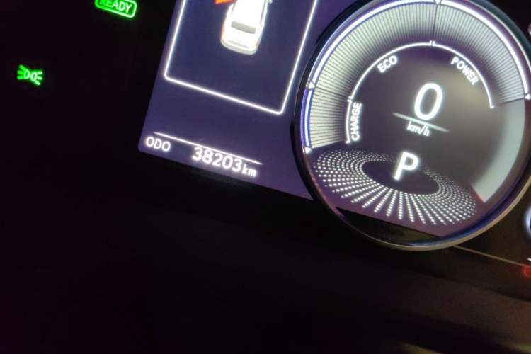 Used Lexus ES 2020 300h Premier Edition Odometer Close Up