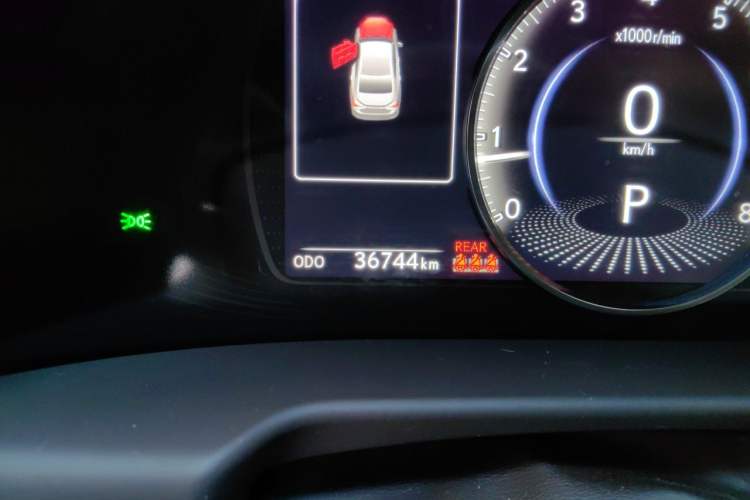 Used Lexus ES 2020 260 Excellence Edition Odometer Close Up
