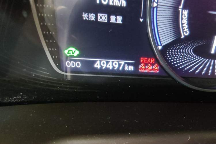 Used Lexus ES 2020 300h Executive Edition Odometer Close Up