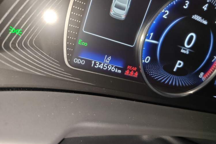 Used Lexus ES 2020 200 Excellence Edition Odometer Close Up