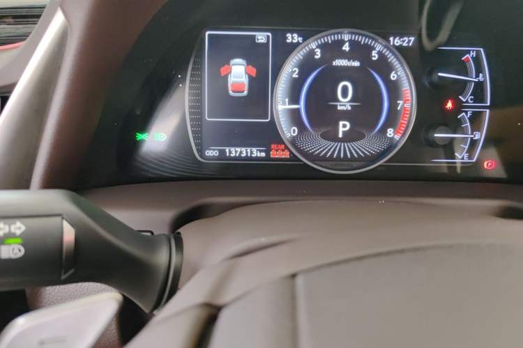 Used Lexus ES 2020 200 Excellence Edition Odometer Close Up