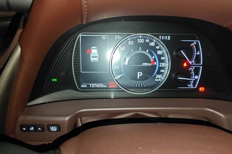 Used Lexus ES 2020 260 Excellence Edition Odometer Close Up