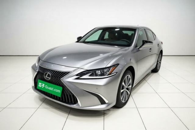 Ojetý Lexus ES 2020 200 Luxury Edition