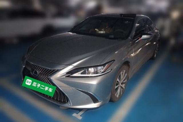 Ojetý Lexus ES 2020 200 Luxury Edition