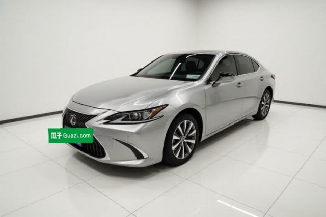 Ojetý Lexus ES 2020 200 Excellence Edition