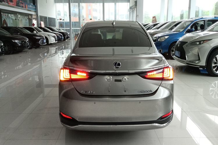 Used Lexus ES 2020 300h Premier Edition Rear