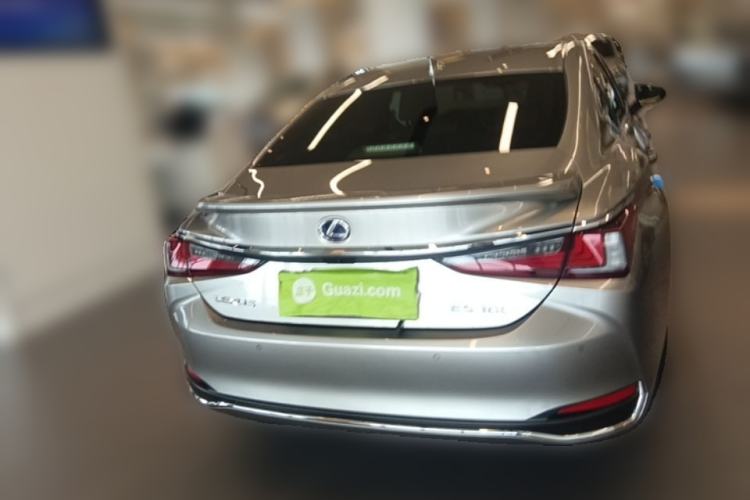 Used Lexus ES 2020 300h Premier Edition Rear