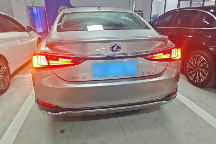 Used Lexus ES 2020 300h Premier Edition Rear