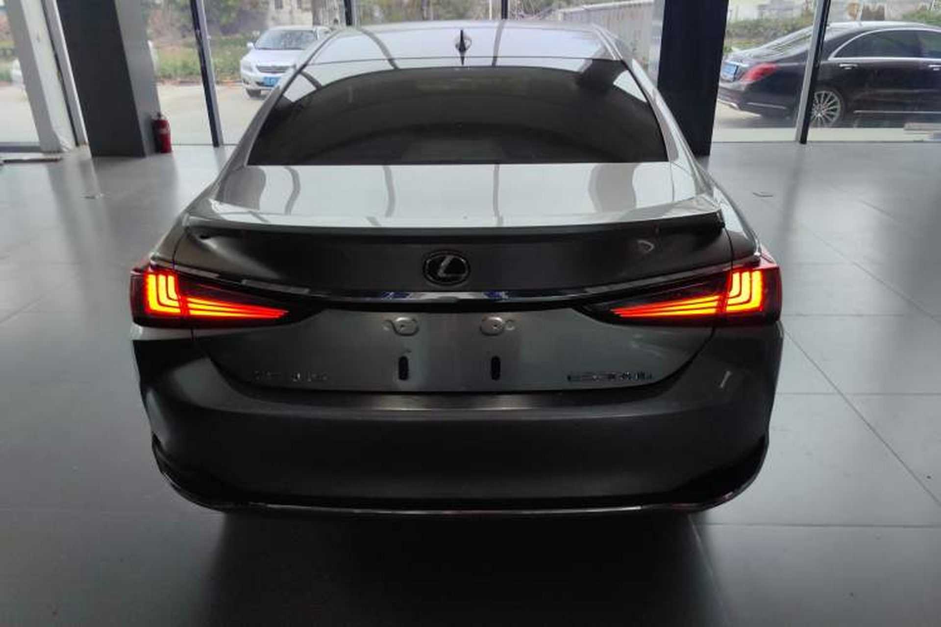 Used Lexus ES 2020 300h Executive Edition Rear