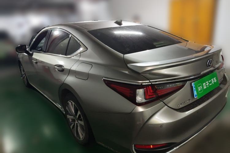 Used Lexus ES 2020 300h Premier Edition Rear Left 45 Deg