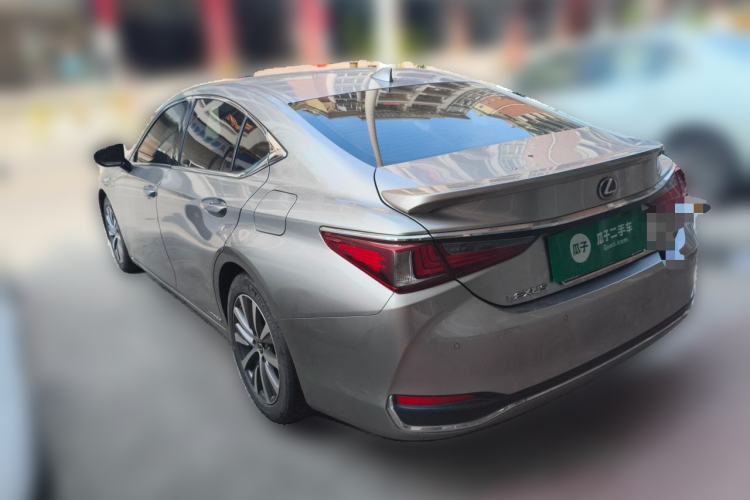Used Lexus ES 2020 300h Premier Edition Rear Left 45 Deg