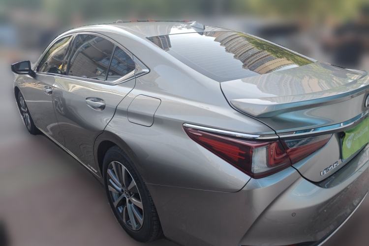 Used Lexus ES 2020 300h Premier Edition Rear Left 45 Deg