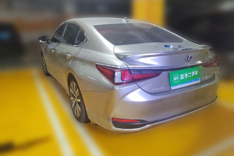 Used Lexus ES 2020 300h Premier Edition Rear Left 45 Deg